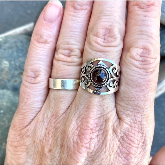 Sundance garnet ring sterling silver gemstone red floral birthstone birthday gem - Picture 5 of 5